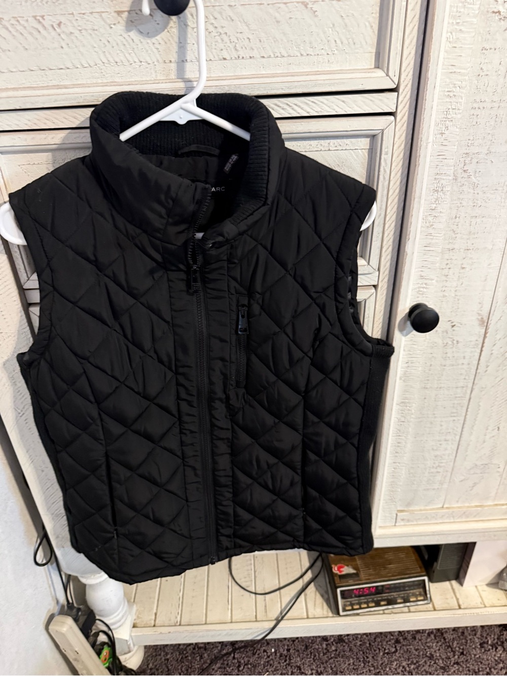 Black Quilted Sleeveless Vest - Women's Lightweight Jacket
